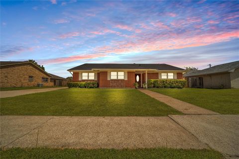 Photo of 802 Birdsong Drive, Baytown, TX 77521 (MLS # 23402546)