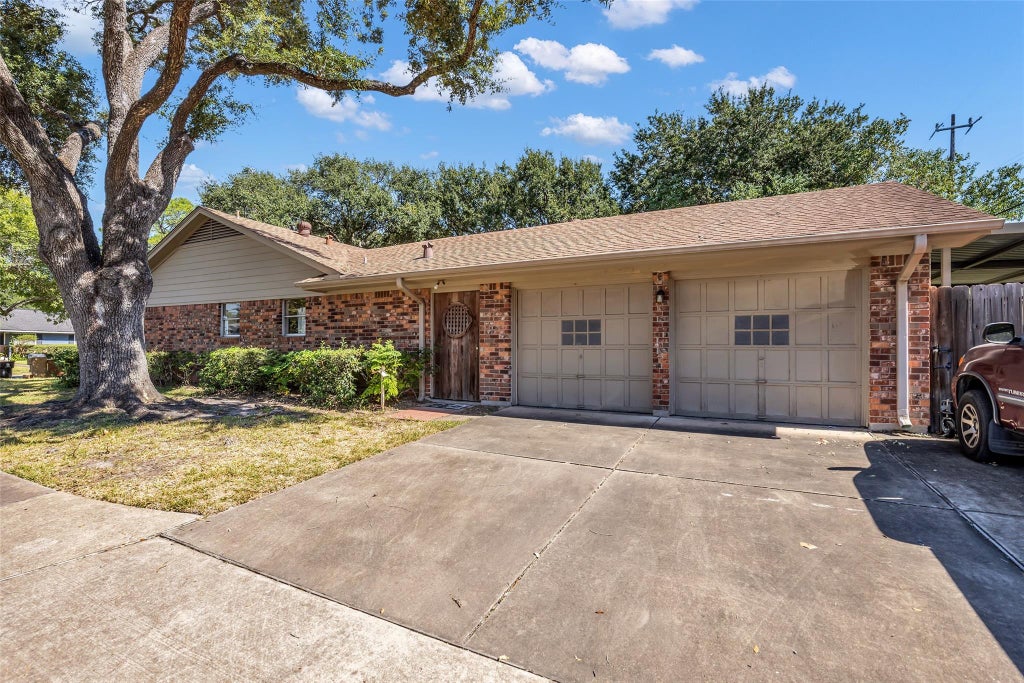 Photo of 4633 Hummingbird Street, Houston, TX 77035 (MLS # 35964644)