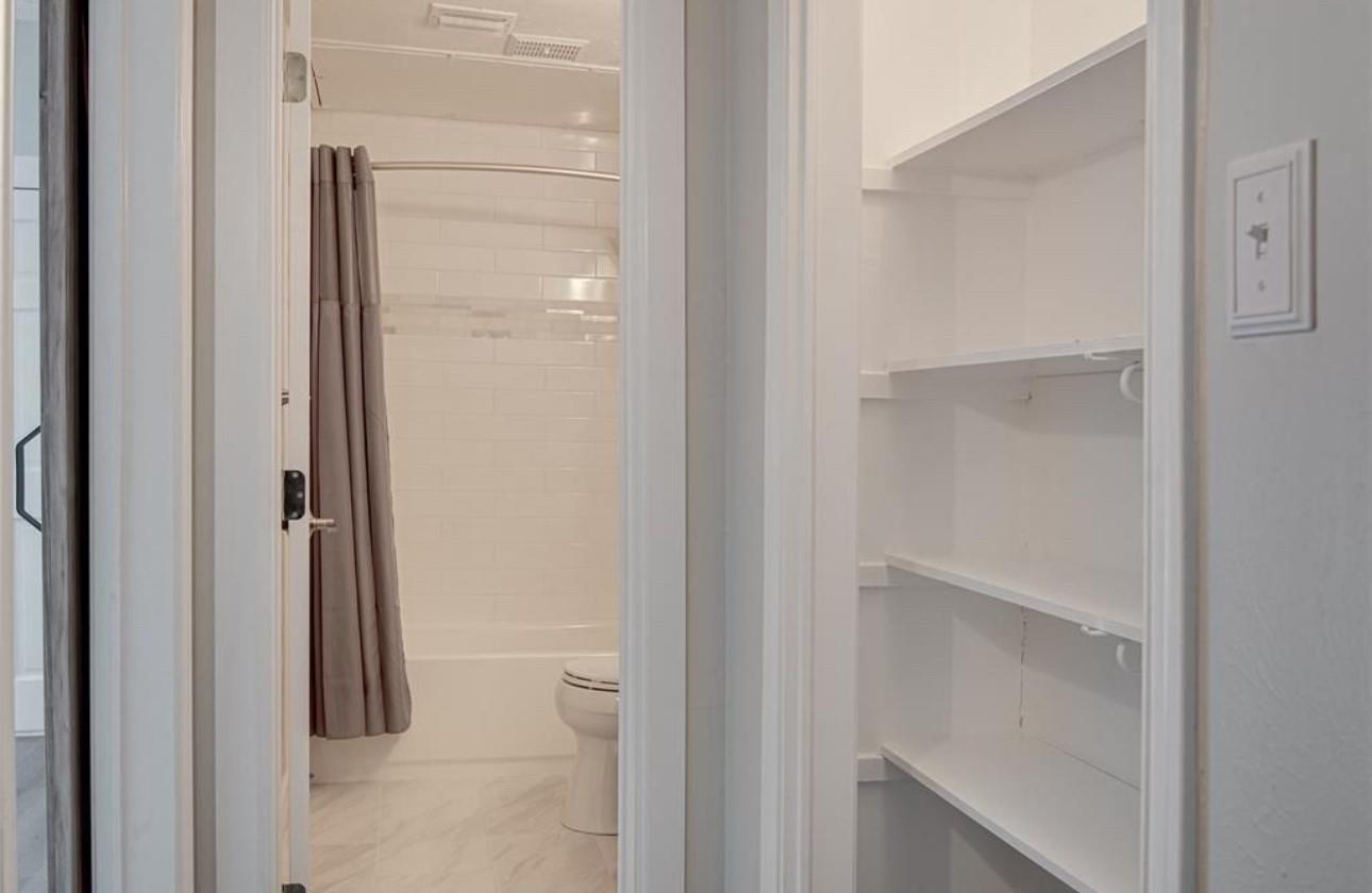 4401 Bellaire Drive S 126S