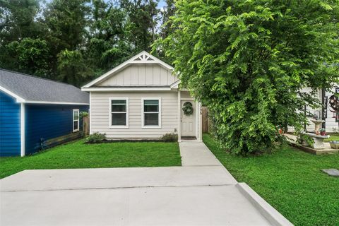 Photo of 396 Westchase, Montgomery, TX 77316 (MLS # 73251641)