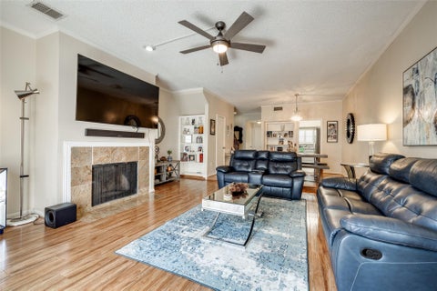 Photo of 1035 Fountain View Drive, Houston, TX 77057 (MLS # 28160503)