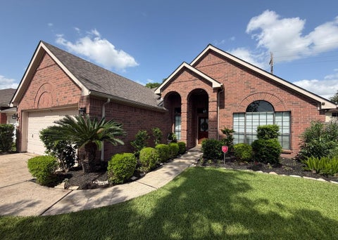 Homes For Rent - 17111 Driver Court<br/> Sugar Land, TX 77498