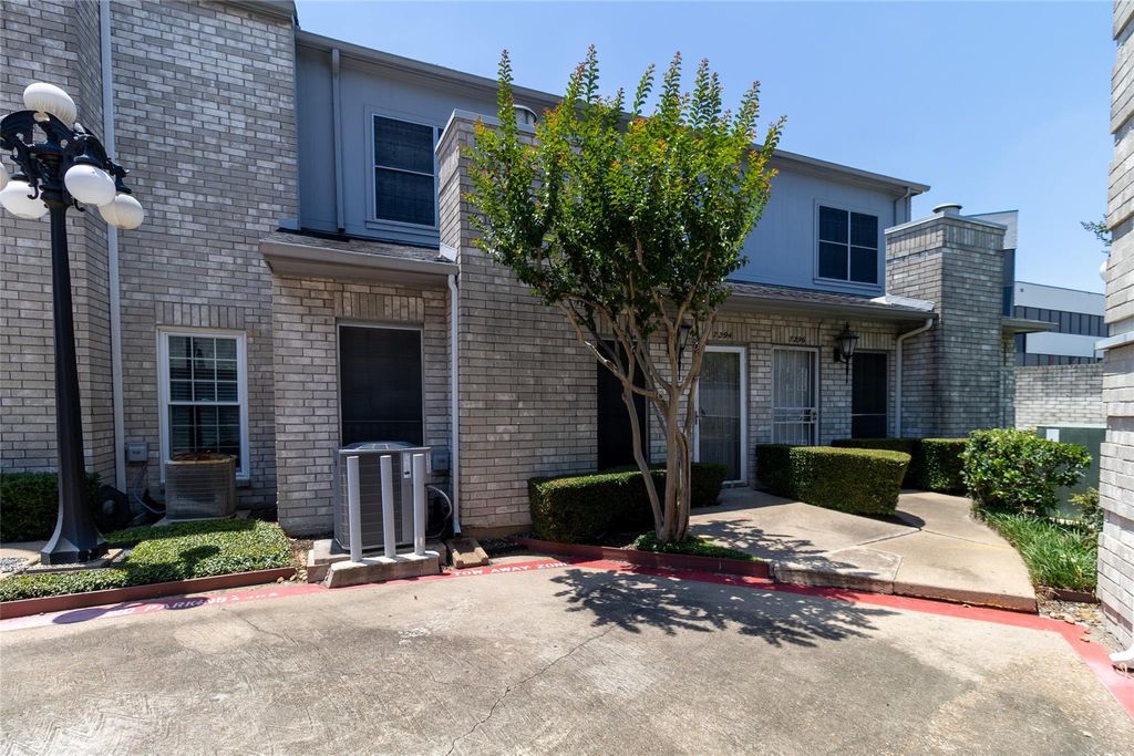 Photo of 7294 Regency Square Ct Ct, Houston, TX 77036 (MLS # 48181298)