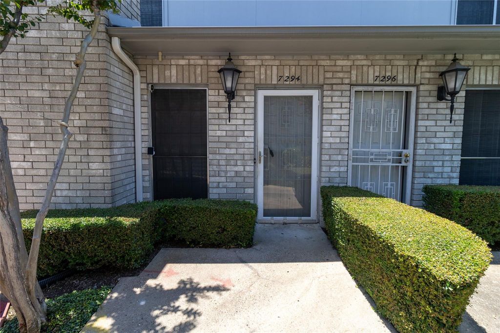 Photo of 7294 Regency Square Ct Ct, Houston, TX 77036 (MLS # 48181298)