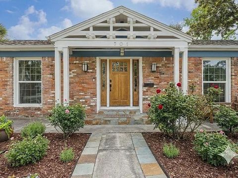Photo of 701 W 32nd Street W, Houston, TX 77018 (MLS # 51540065)