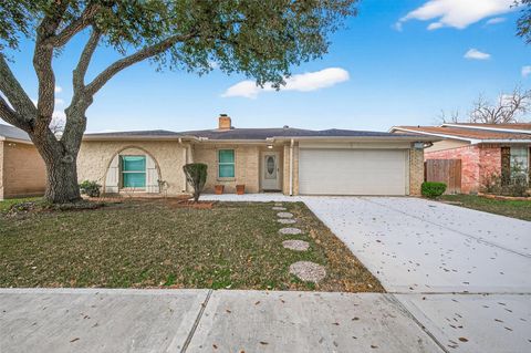 Photo of 10006 Towne Tower Lane, Sugar Land, TX 77498 (MLS # 32217619)