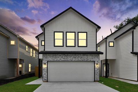 Photo of 765 Marjorie Street, Houston, TX 77088 (MLS # 25055976)