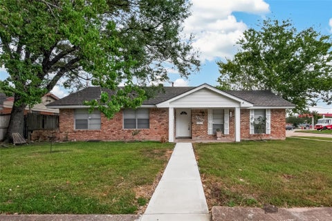 Photo of 1003 Eastlake Street, Houston, TX 77034 (MLS # 29919518)