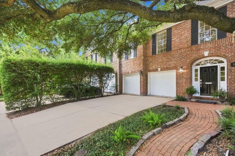 Photo of 5597 Beverlyhill Street, Houston, TX 77056 (MLS # 18003959)