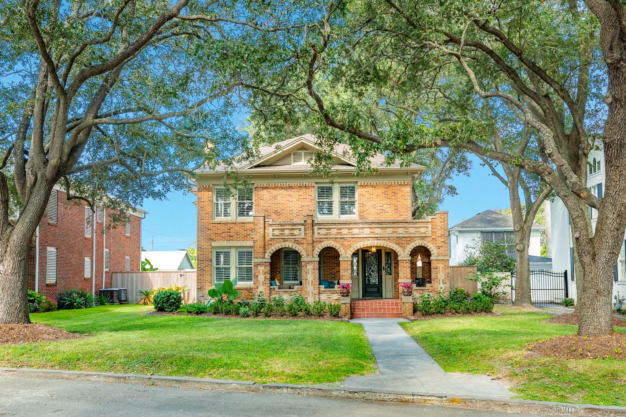 20 Cedar Lawn Drive S