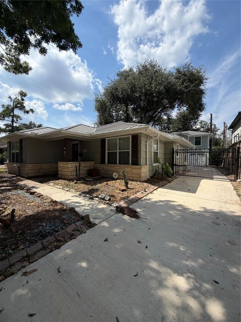 Photo of 1111 Timbergrove Lane, Houston, TX 77008 (MLS # 51094072)