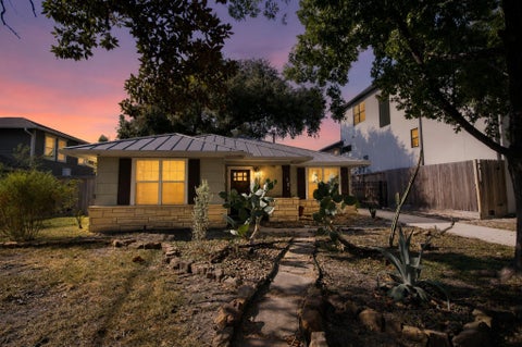 Photo of 1111 Timbergrove Lane, Houston, TX 77008 (MLS # 51094072)