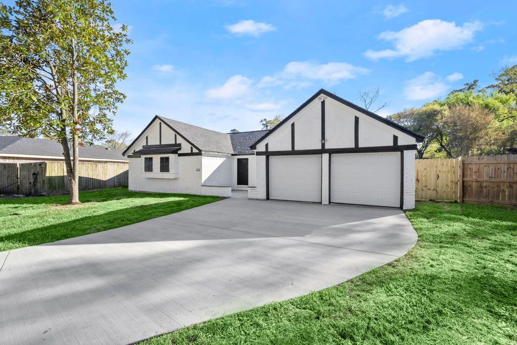 Photo of 2310 Cypresstree Drive, Spring, TX 77373 (MLS # 97761330)