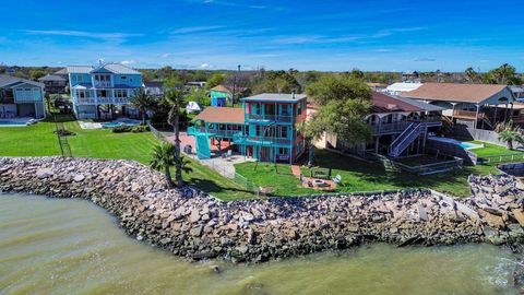Photo of 1121 6th Street, San Leon, TX 77539 (MLS # 98489537)