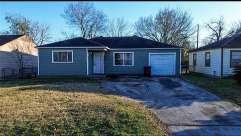 Homes For Rent - 4810 Scenic Drive<br/> Houston, TX 77048