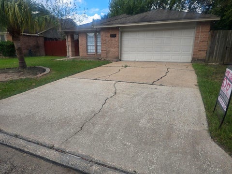 Photo of 10622 Beckfield Drive, Houston, TX 77099 (MLS # 72745945)