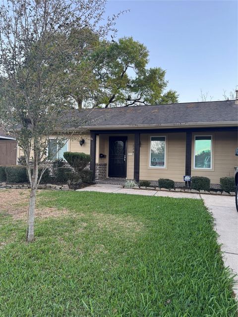 Photo of 534 Sulphur Street, Houston, TX 77034 (MLS # 46908958)