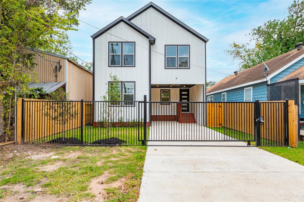 Photo of 7709 Avenue L, Houston, TX 77012 (MLS # 84207847)