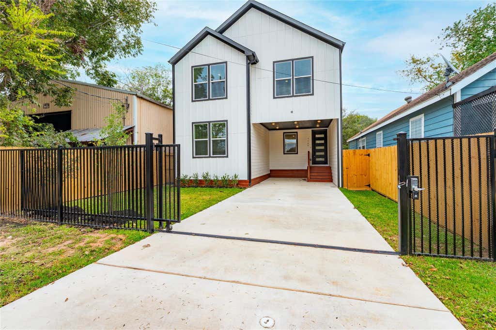 Photo of 7709 Avenue L, Houston, TX 77012 (MLS # 84207847)