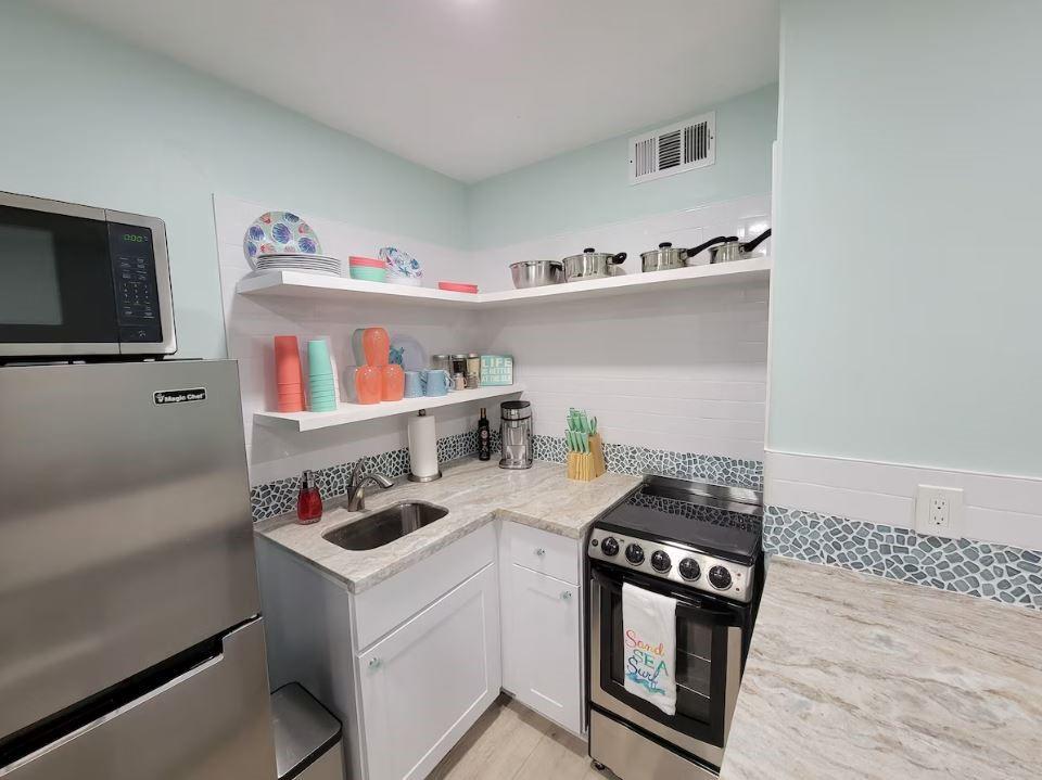 6102 Seawall Boulevard 210