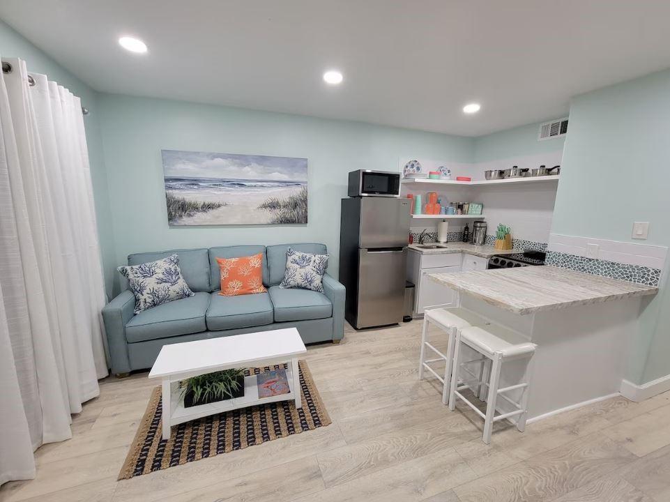 6102 Seawall Boulevard 210