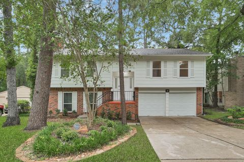 Photo of 16 S Cypress Pine Drive, The Woodlands, TX 77381 (MLS # 9982957)
