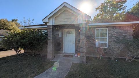 Photo of 6102 Harbrook Drive, Houston, TX 77087 (MLS # 95464749)