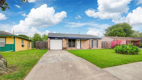 Photo of 10611 Leitrim Way, Houston, TX 77047 (MLS # 8600620)