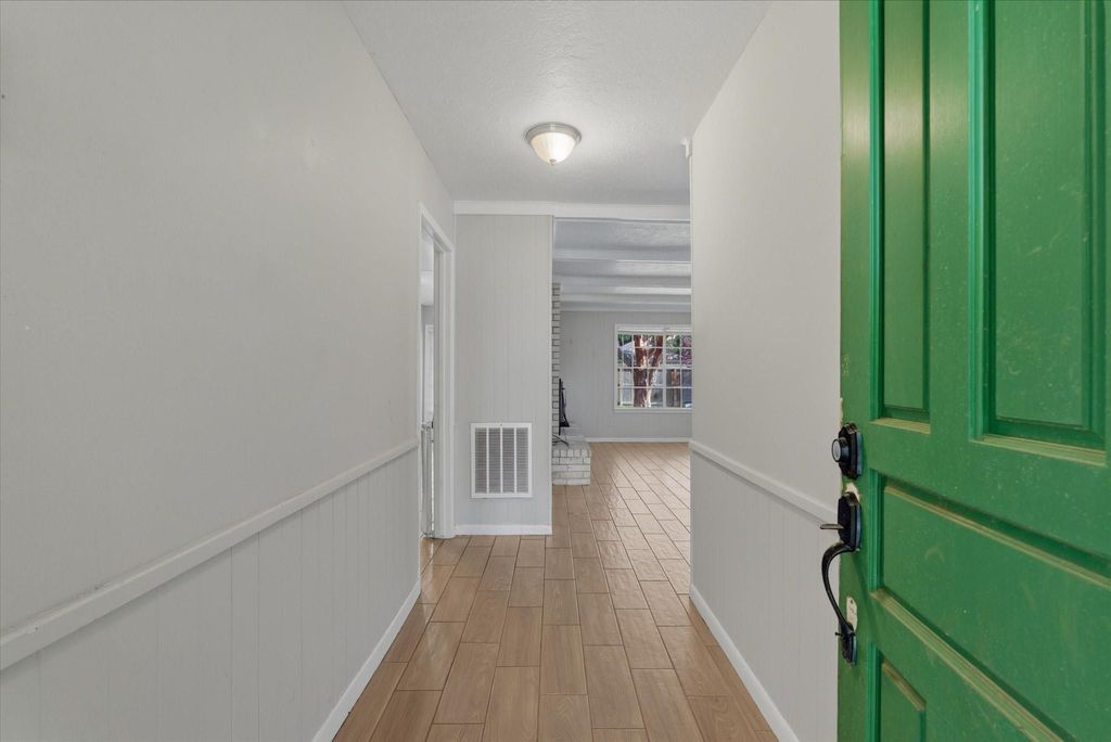 Photo of 6004 Lakeside Drive, Liberty, TX 77575 (MLS # 6953326)