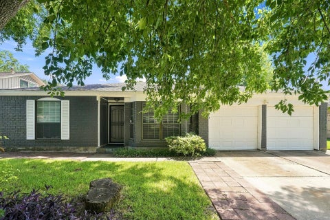 Photo of 2005 Yorktown Court S, League City, TX 77573 (MLS # 39211518)