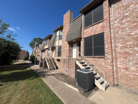 Photo of 1919 Place Rebecca Lane #H11, Houston, TX 77090 (MLS # 75907122)