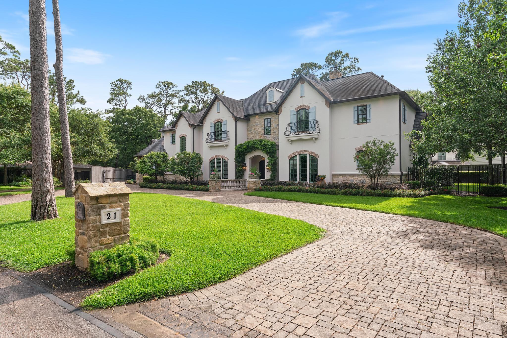 21 Carolane Trail