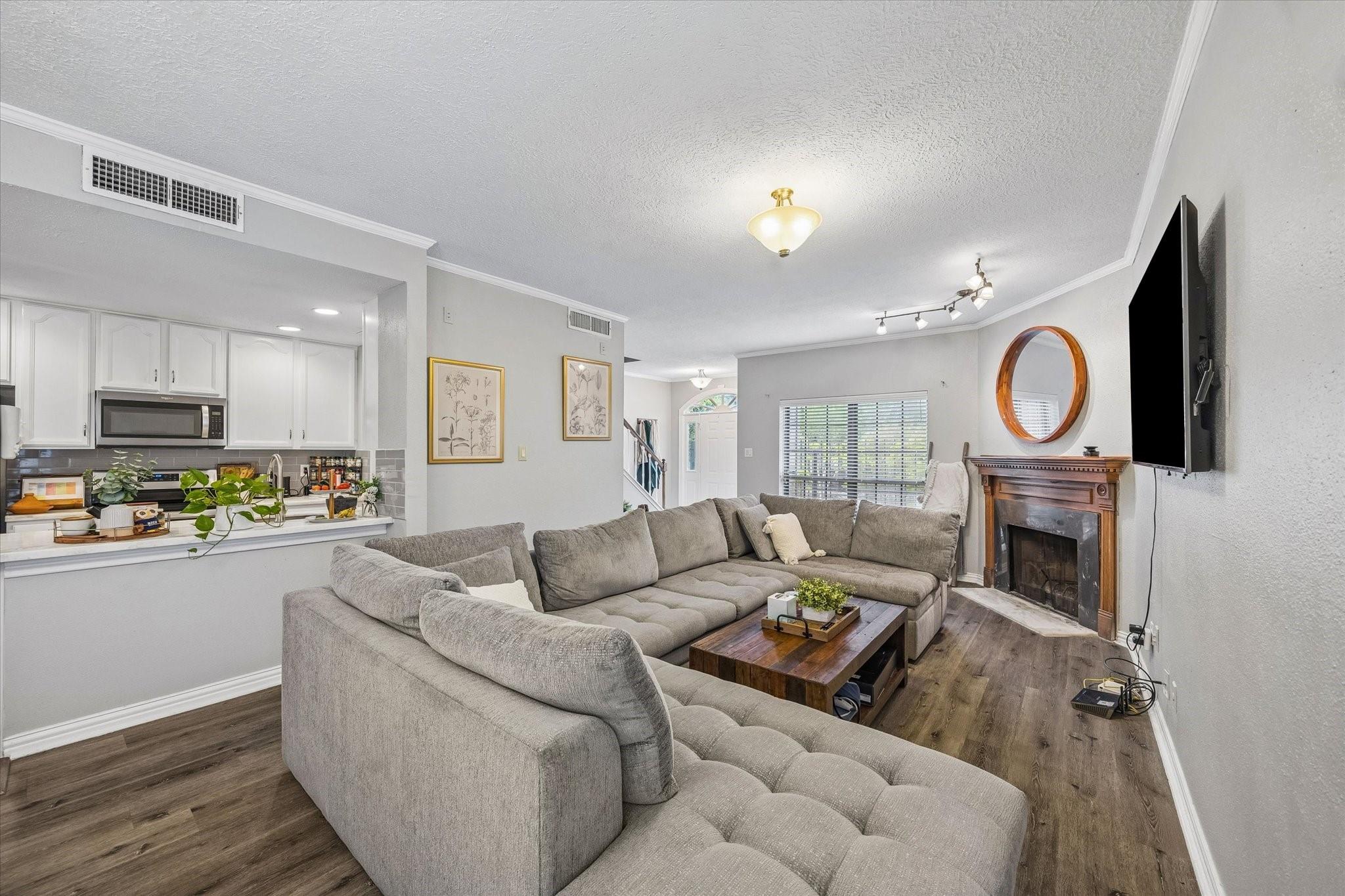 7350 Kirby Drive 6