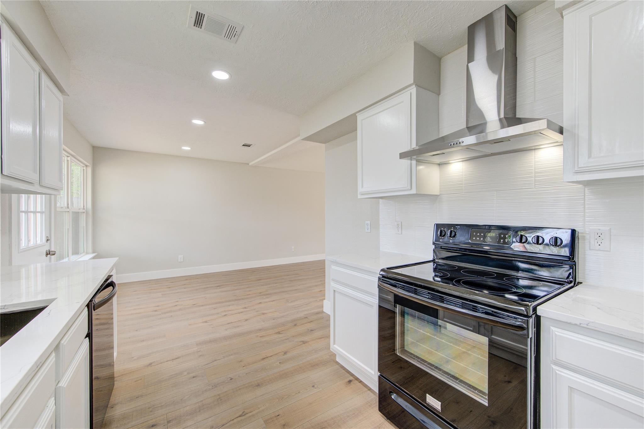 328 Meadow Wood Ct Court