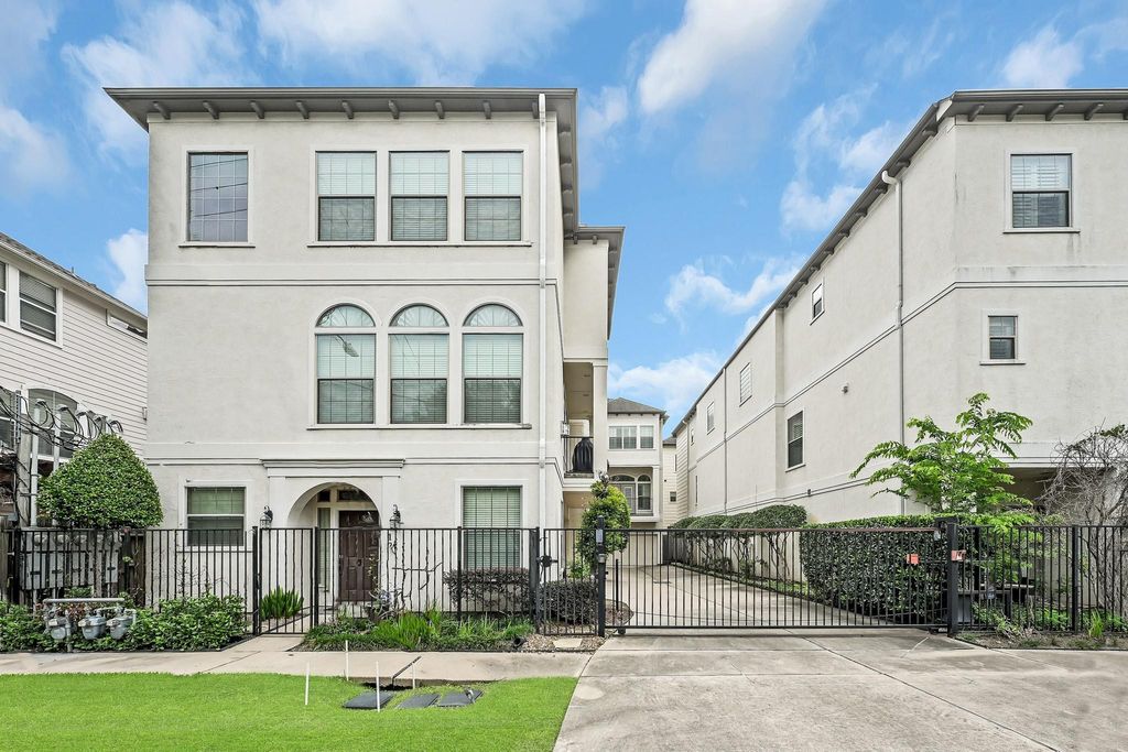 Photo of 1204 Cohn Street, Houston, TX 77007 (MLS # 12013605)