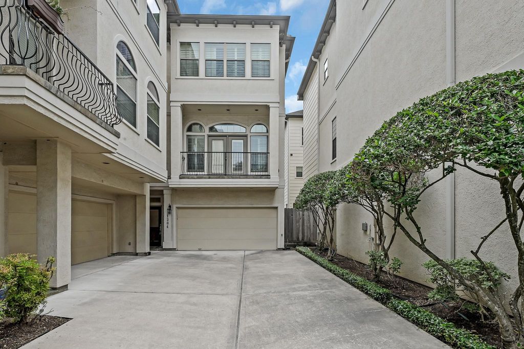 Photo of 1204 Cohn Street, Houston, TX 77007 (MLS # 12013605)
