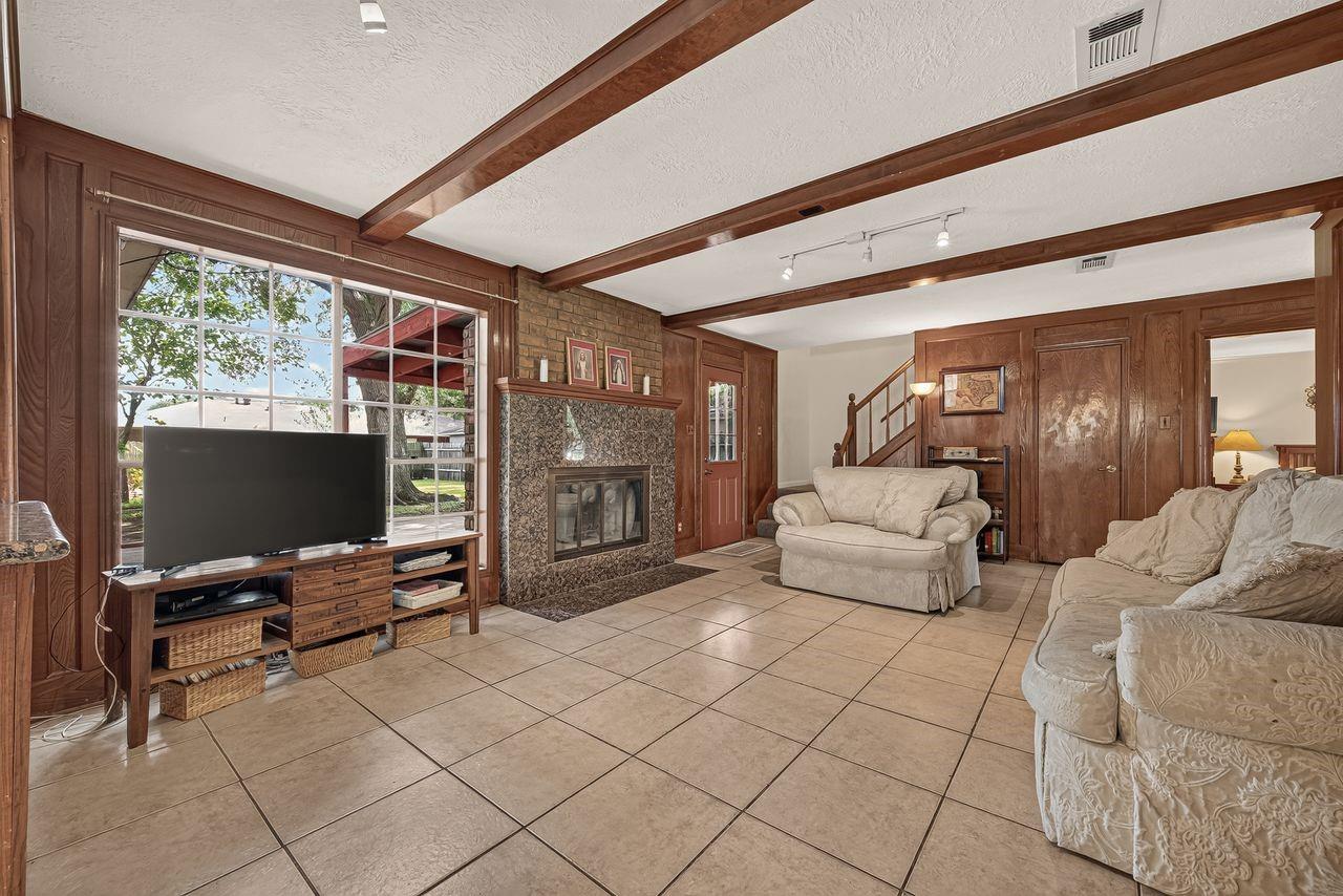 2025 Briar Lane