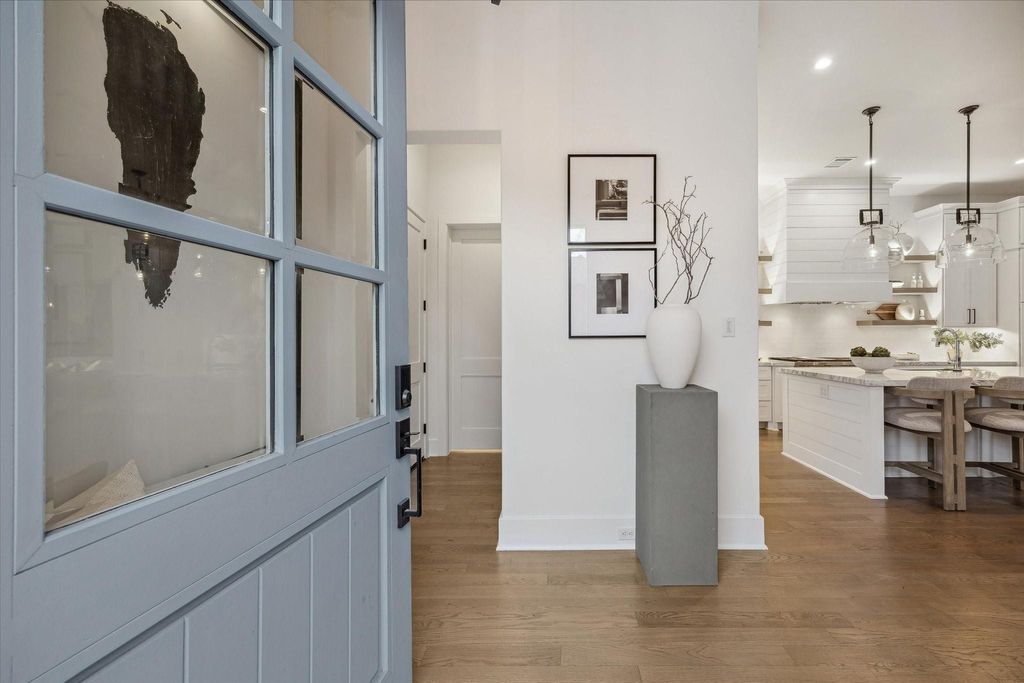 Photo of 1410 Indiana Street, Houston, TX 77006 (MLS # 65796087)