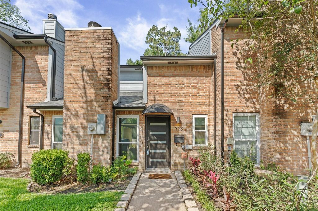 Photo of 775 Worthshire Street, Houston, TX 77008 (MLS # 49277587)