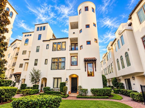 Photo of 318 Calle Sevilla Place, Houston, TX 77007 (MLS # 81325233)