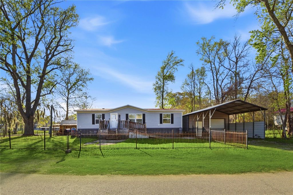 Photo of 88 County Road 1333, Liberty, TX 77575 (MLS # 51339205)
