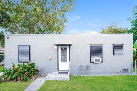 Photo of 117 6th Avenue N, Texas City, TX 77590 (MLS # 64366016)