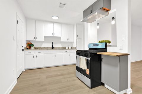 Photo of 3129 Airport Boulevard, Houston, TX 77051 (MLS # 25248950)