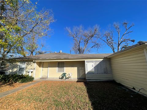 Photo of 6642 Teluco Street, Houston, TX 77055 (MLS # 58105247)