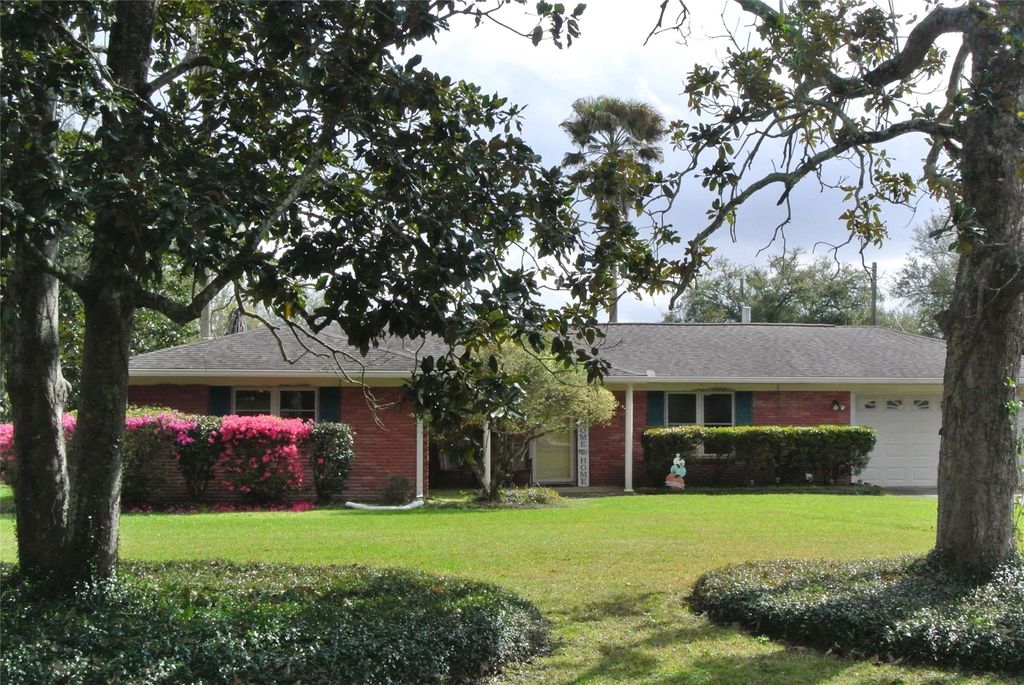 Photo of 8125 Laurie Lane Lane, Lumberton, TX 77657 (MLS # 42840849)