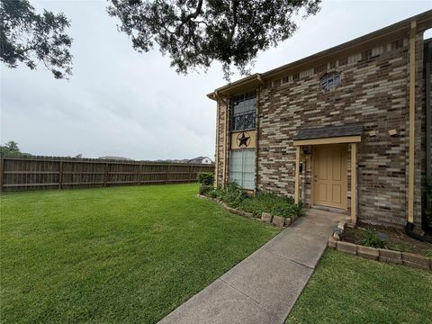 Photo of 1524 Poplar Cove Street, La Porte, TX 77571 (MLS # 78959496)