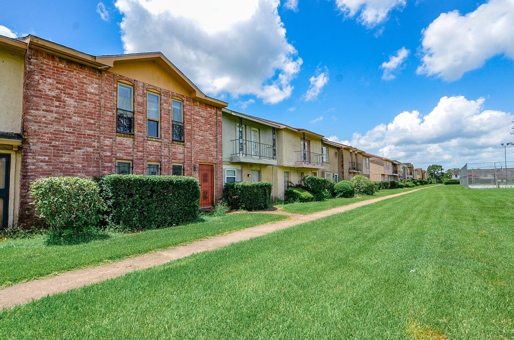 Photo of 7047 Chasewood Drive, Houston, TX 77489 (MLS # 92589861)