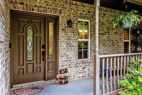 Photo of 2312 W Green Briar Drive, Huntsville, TX 77340 (MLS # 86042547)