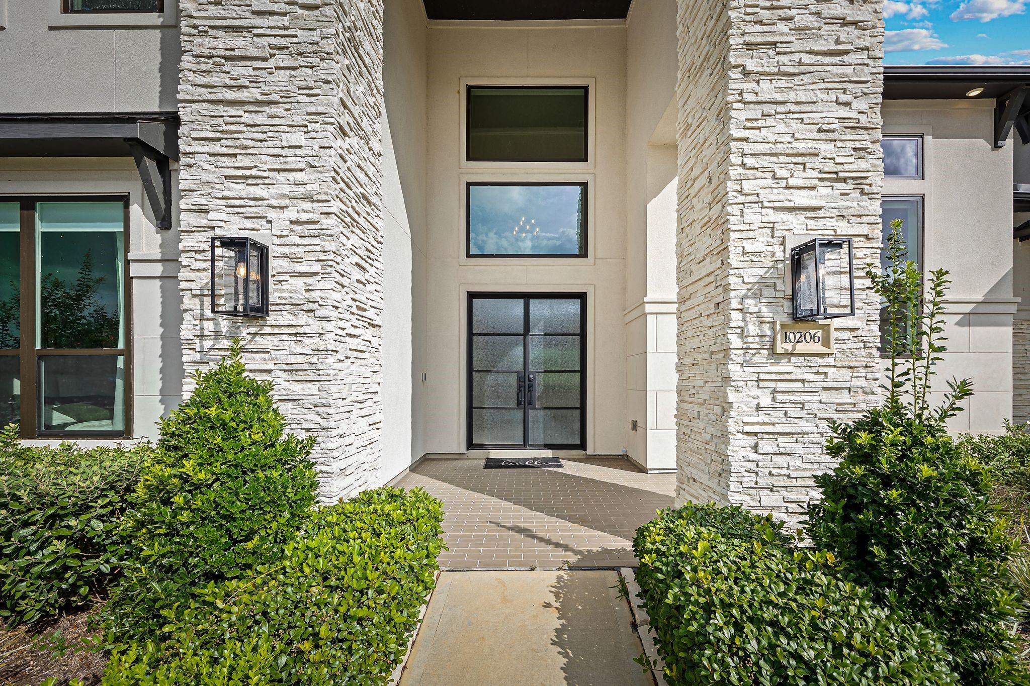 10206 Regatta Shore Drive