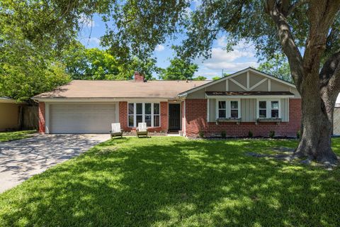 Photo of 9314 Vickijohn Drive, Houston, TX 77031 (MLS # 75880181)